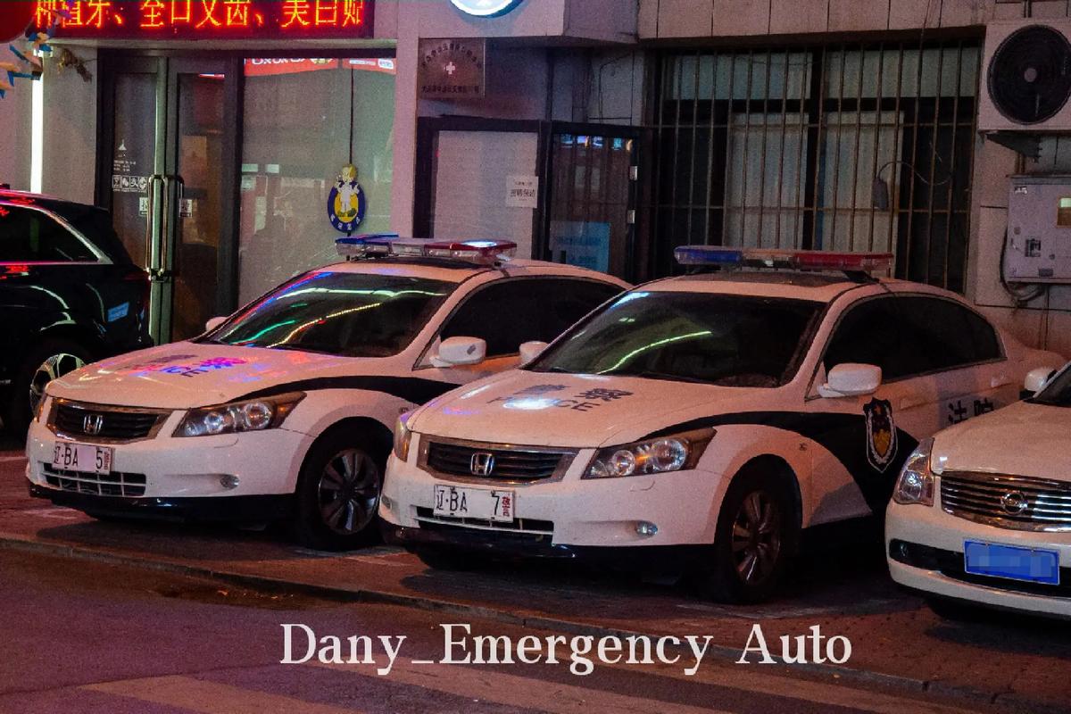 肅穆中的動力 鏡頭下的中山區人民法院警車